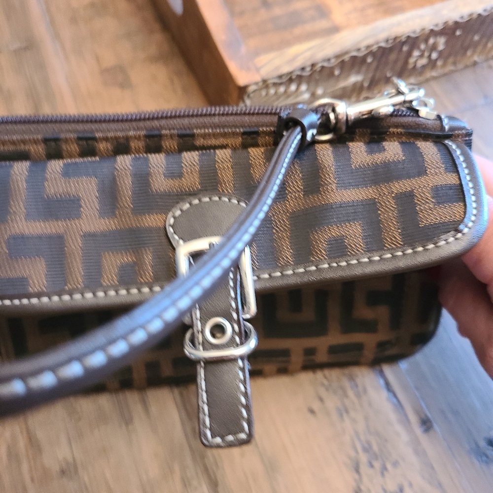 Wristlet - Picture 5 of 6